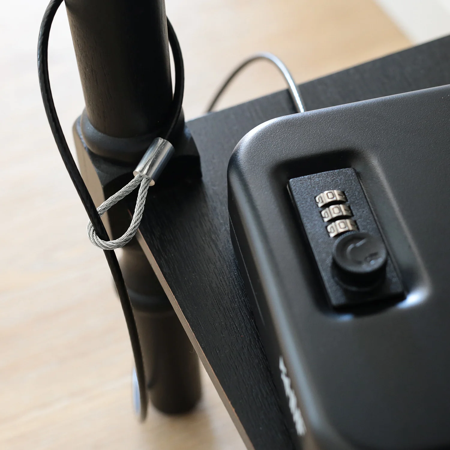 HMF 310 Sicherheitsbox mit Zahlenschloss, tragbarer Safe, Sicherungskabel - Image 16