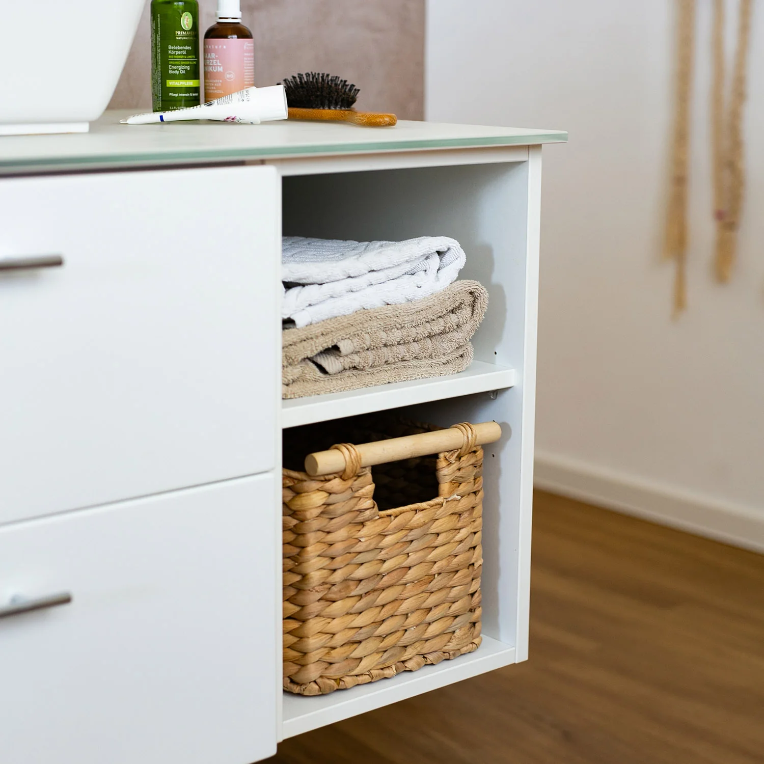 Aufbewahrungskorb geflochten aus Wasserhyazinthe, dekorativer Korb mit Holzgriffen zur Aufbewahrung für Badezimmer, Wohnzimmer, Küche, HMF 37279 - Image 16