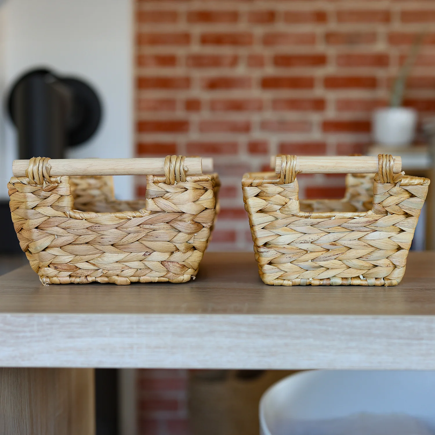 Aufbewahrungskorb geflochten aus Wasserhyazinthe, dekorativer Korb mit Holzgriffen zur Aufbewahrung für Badezimmer, Wohnzimmer, Küche HMF 37277 - Image 8