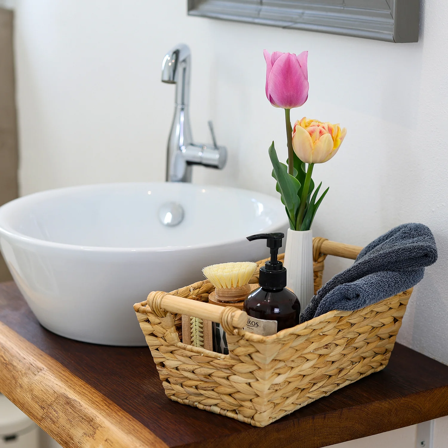 Aufbewahrungskorb geflochten aus Wasserhyazinthe, dekorativer Korb mit Holzgriffen zur Aufbewahrung für Badezimmer, Wohnzimmer, Küche HMF 37277 - Image 9